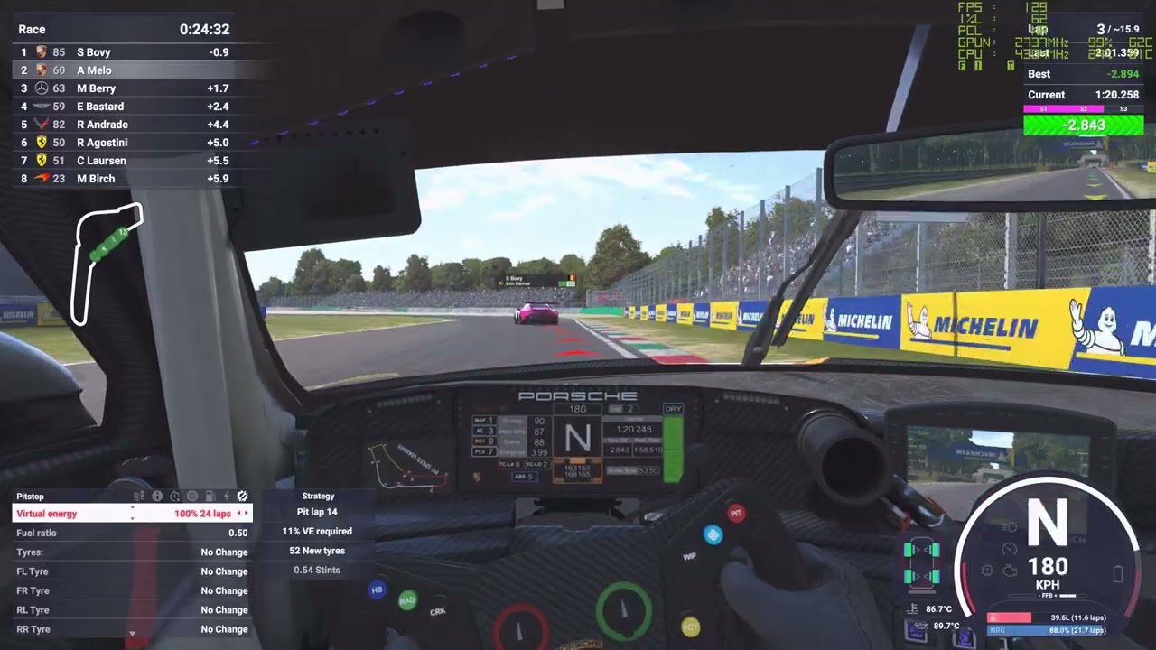 Le Mans Ultimate Estava em P1, na última volta fiquei travado no box.