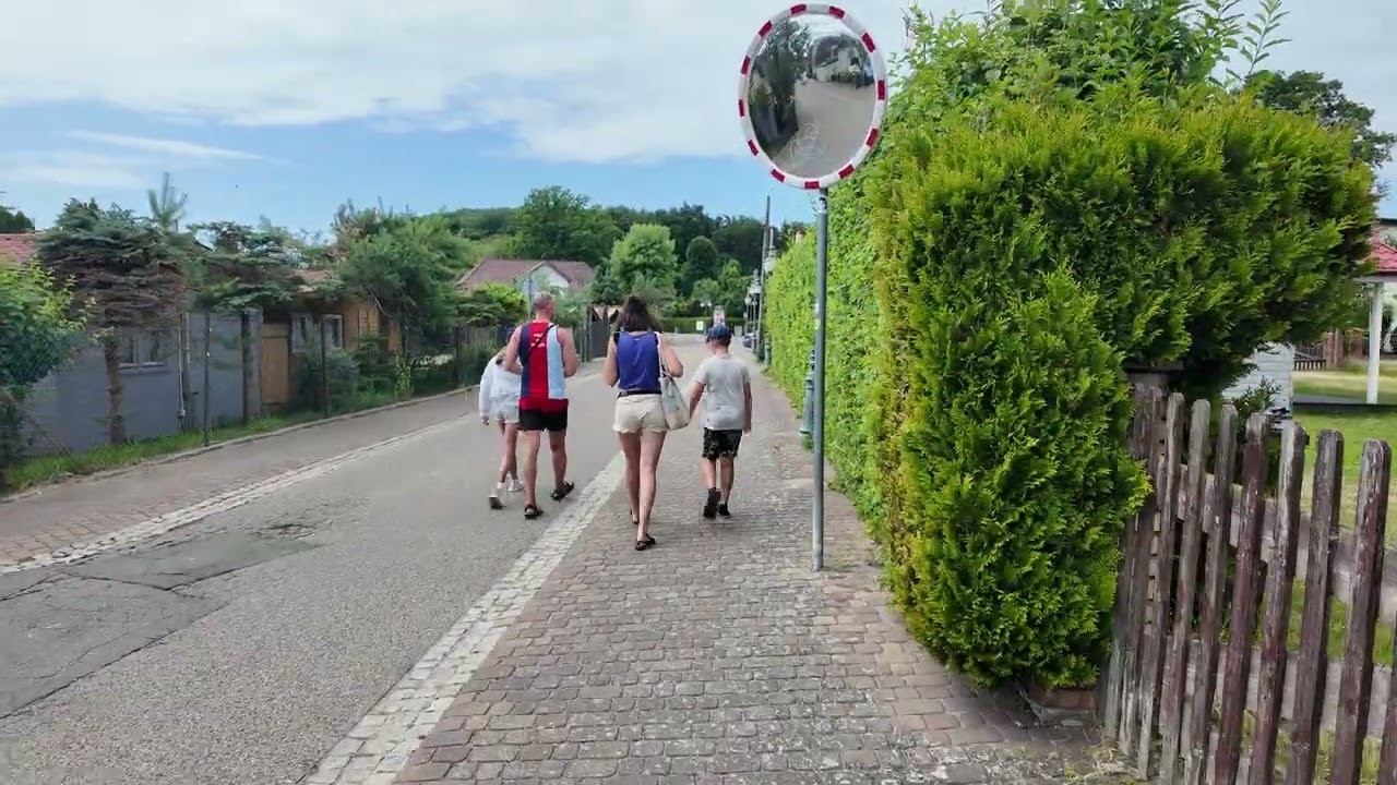Zatrzymaj się w Niechorzu! Spacer po nadmorskim miasteczku [4K]