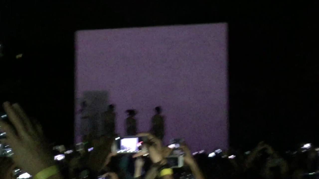 SIA in Byblos, lebanon (cheap thrills) amazing crowd