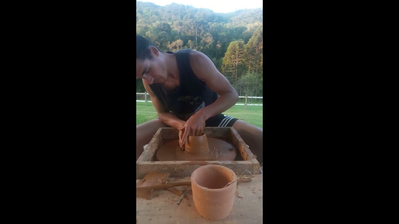 CERÂMICA ARTESANAL EM TORNO MANUAL [AUGUSTO BARROS]