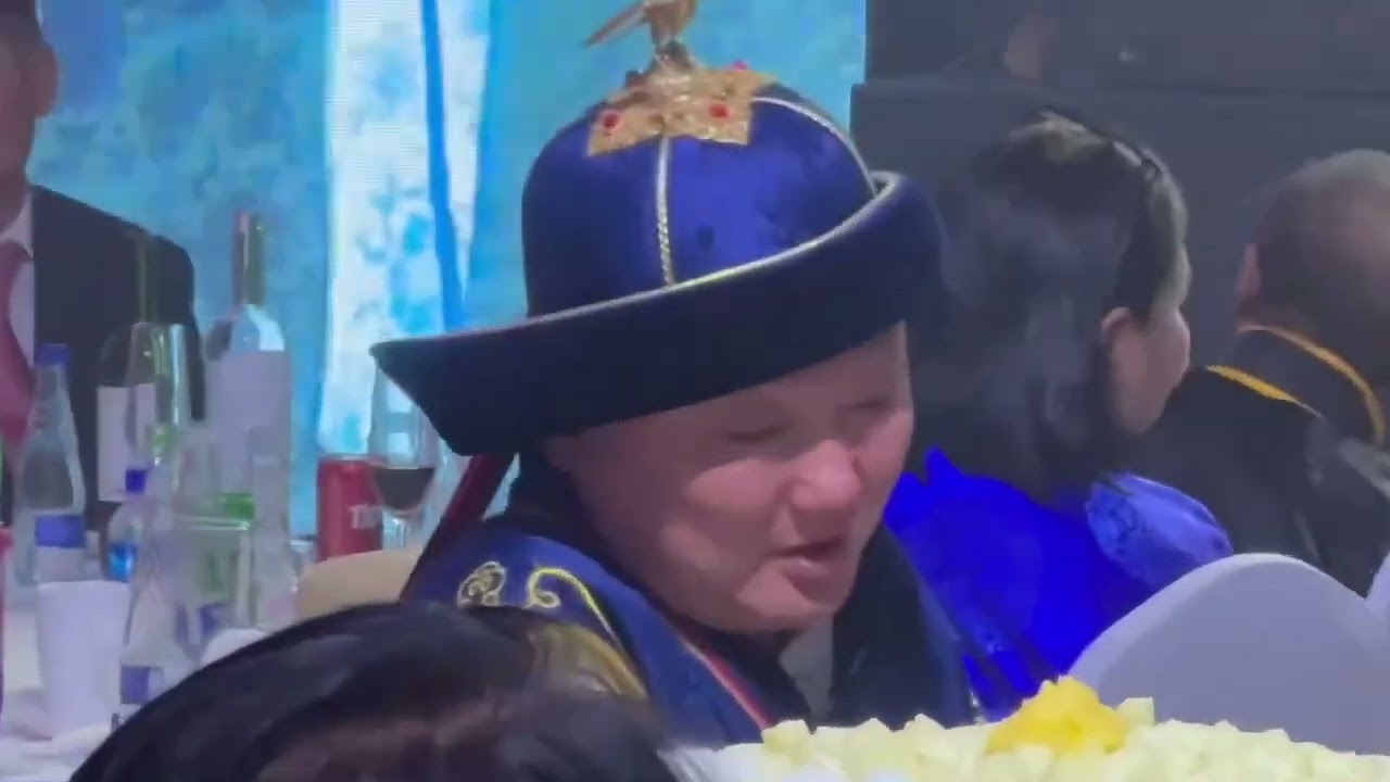 Хөлгүй цэнхэр нуур /Суис-ийн төгсөгч дуучид Ардын жүжигчин С.Жавхланд хүндэтгэл үзүүлэв/