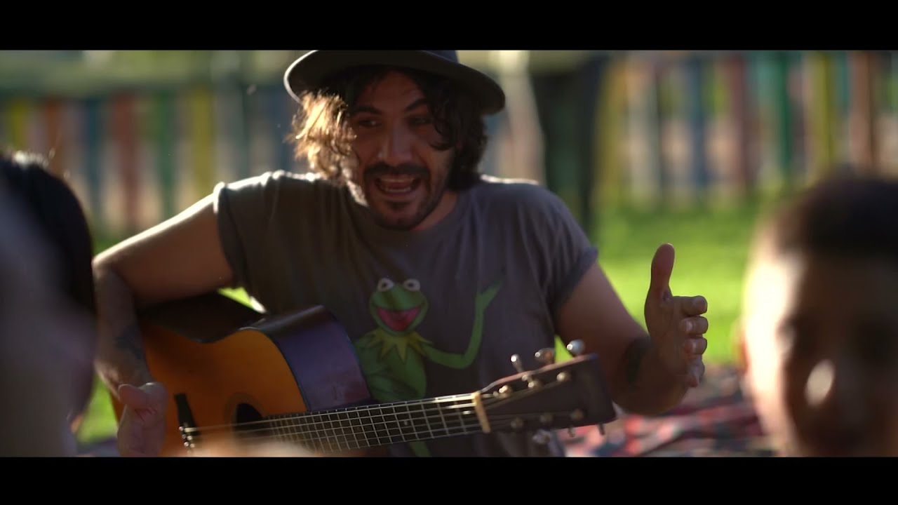 Capitán Cobarde. Feat. Ana Boheme - El juguetito (Videoclip Oficial)