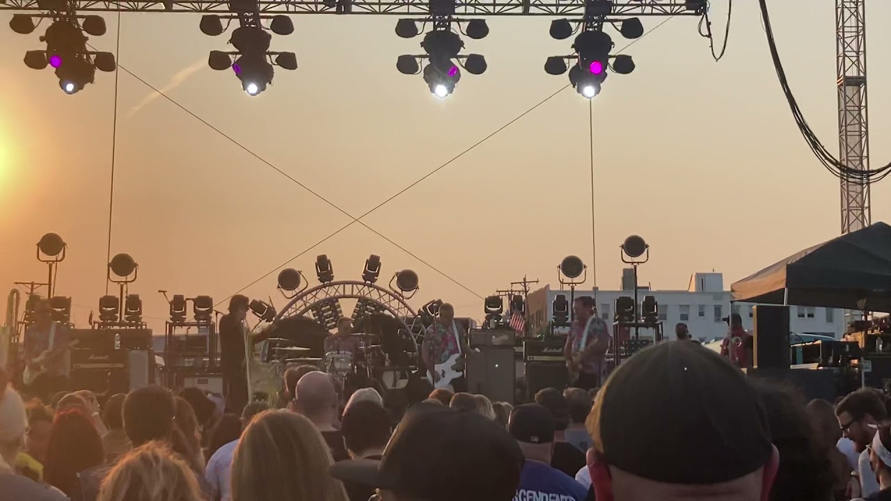 Me First and the Gimme Gimmes - Straight Up (Full Song Live @ The Stony Pony 9/12/2021)
