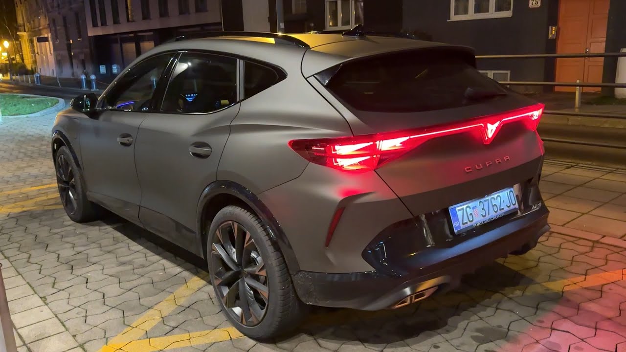 CUPRA FORMENTOR Facelift 2025 at night - IMPRESSIVE LIGHTS, illuminated LOGO & AMBIENT lighting