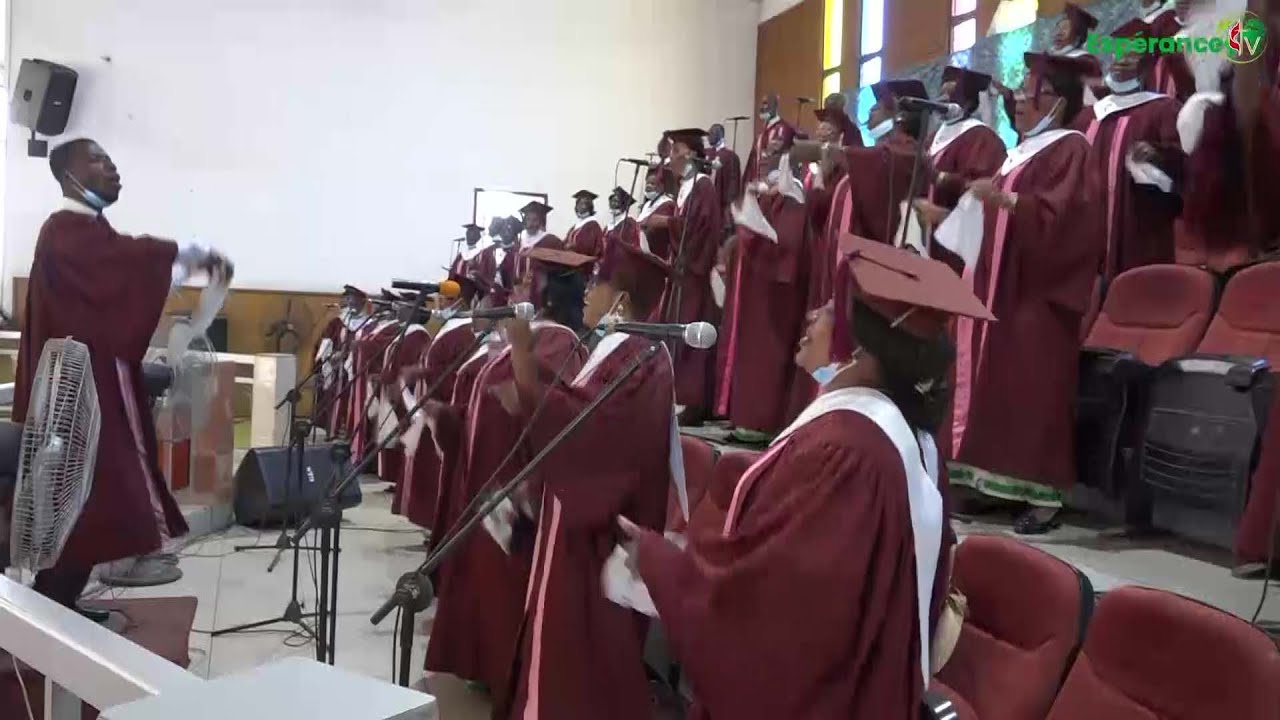 PRESTATION DE LA CHORALE LITURGIQUE CITE DE GRACES DE KOUMASSI