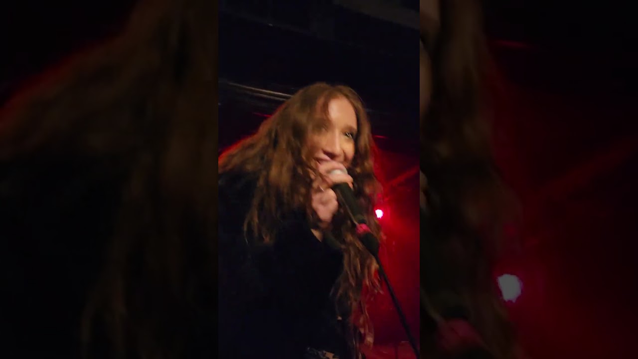 Isabel LaRosa Live in Chicago: praying