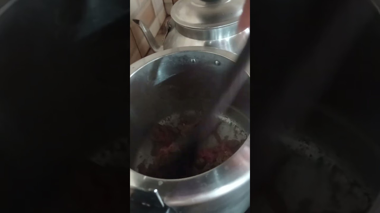 um dia chuvoso 🌂 e almoço no fogão a lenha vida simples na roça 