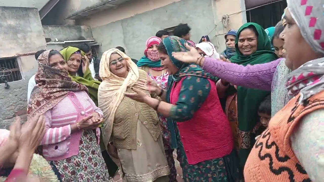 सारे छोटे बड़े ने राम राम आज सुंडाना गांव में पहुंची संगत पोते ने जन्मदिन दादी का मनाया ♥️♥️👌👌👍👏👏#