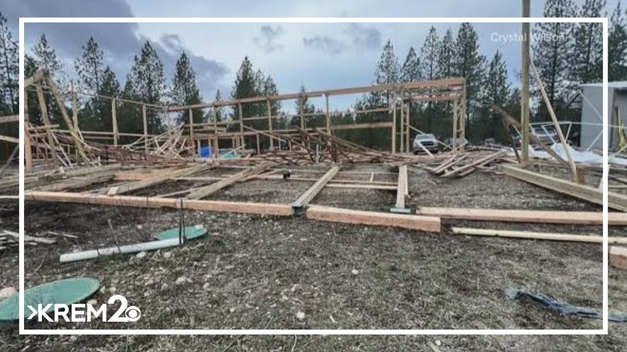 Сильный ветер разрушил дом семьи прямо во время строительства.