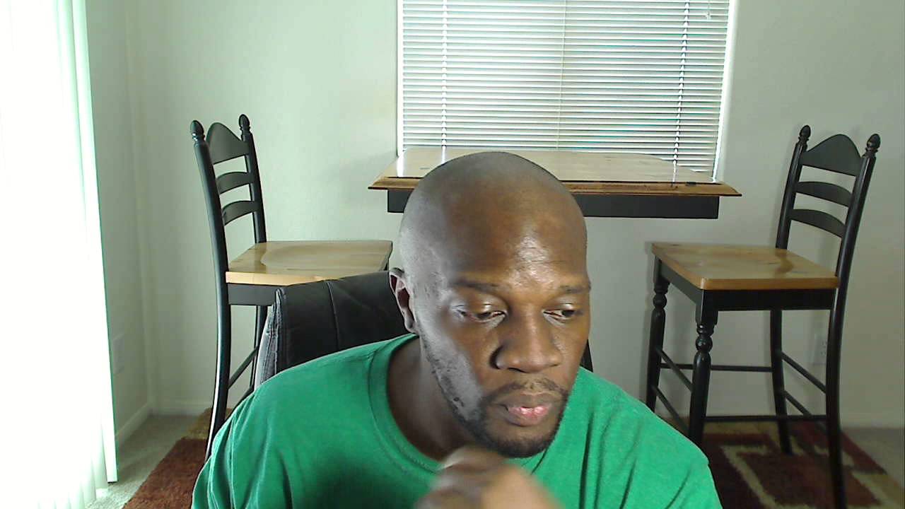 Почему он пишет вам, а затем игнорирует ваш ответ?