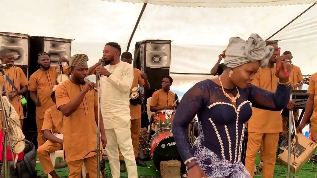MUST WATCH !!! KAYSLIKY JUJU BAND LIVE ON STAGE AT BURIAL CEREMONY