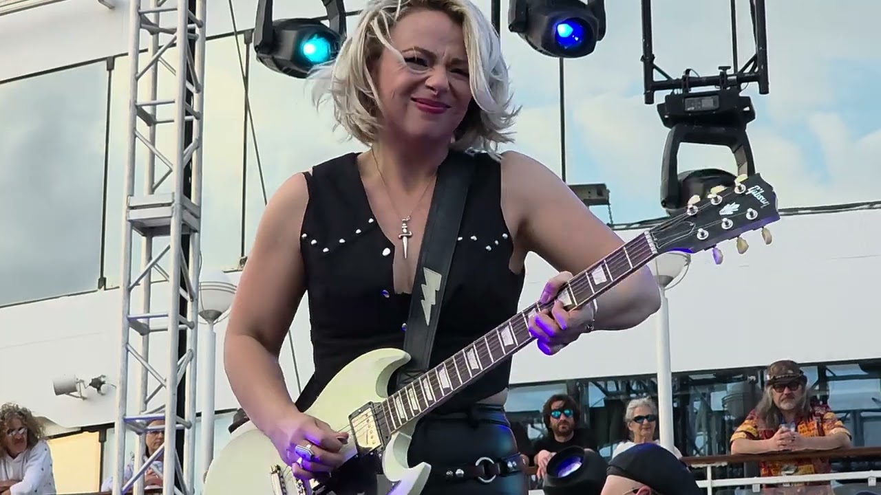 Samantha Fish plays I Put a Spell On You at #keepingthebluesalive #livemusic #bluesguitarist
