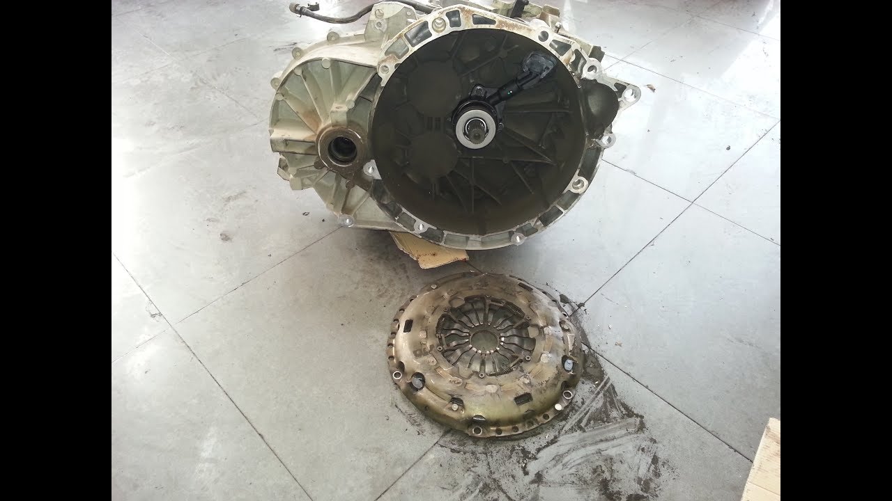 Remplacement  Kit d'embrayage Ford KUGA 2.0 TDCI .