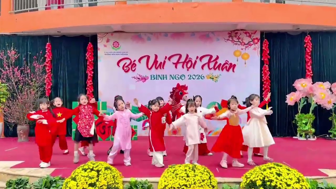 Tết với các bạn nhỏ Tuổi Hoa