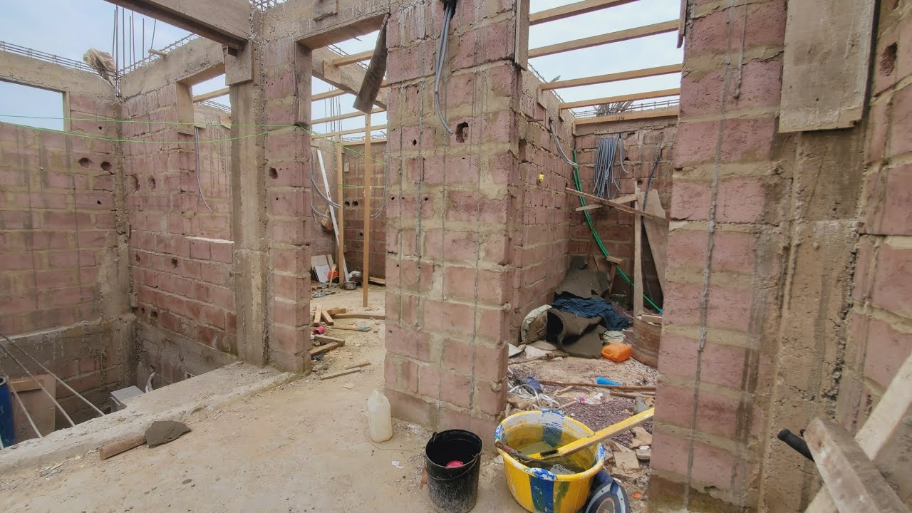 👉RDC/KINSHASA/COMMUNE DE KALAMU/NON LOIN DU MACADAME/CHANTIER AVEC UN PROJET DE R+3,ETC...