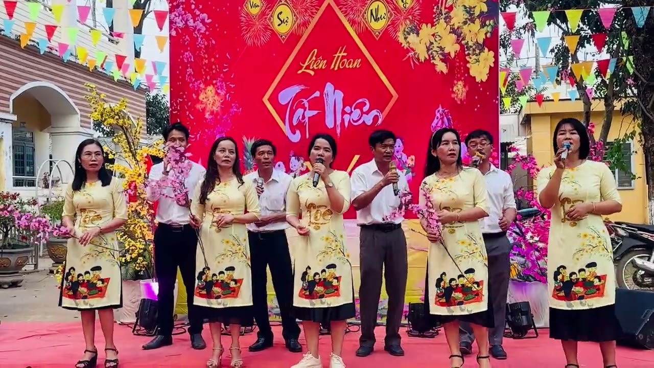 ĐẢNG ĐÃ CHO TA MÙA XUÂN