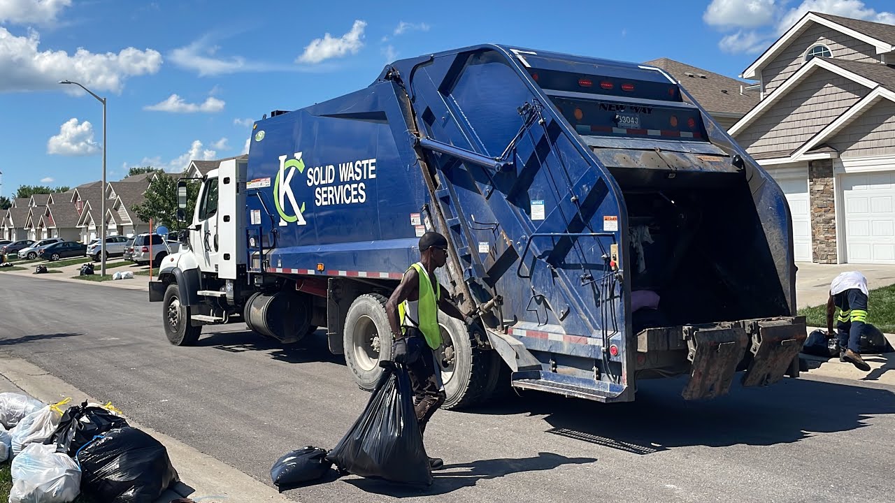 Kansas City Freightliner New Way Rear Loader Garbage Truck Packing Townhome Bag Piles
