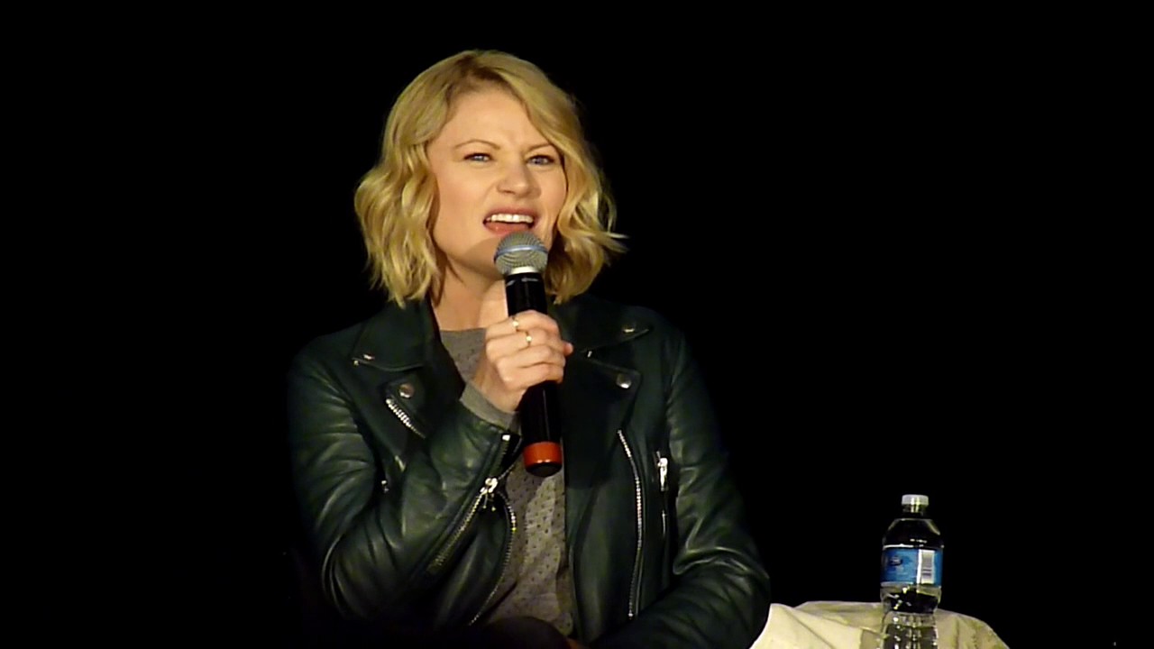 Emilie de Ravin Afternoon panel part 2- Toronto OUAT 2017