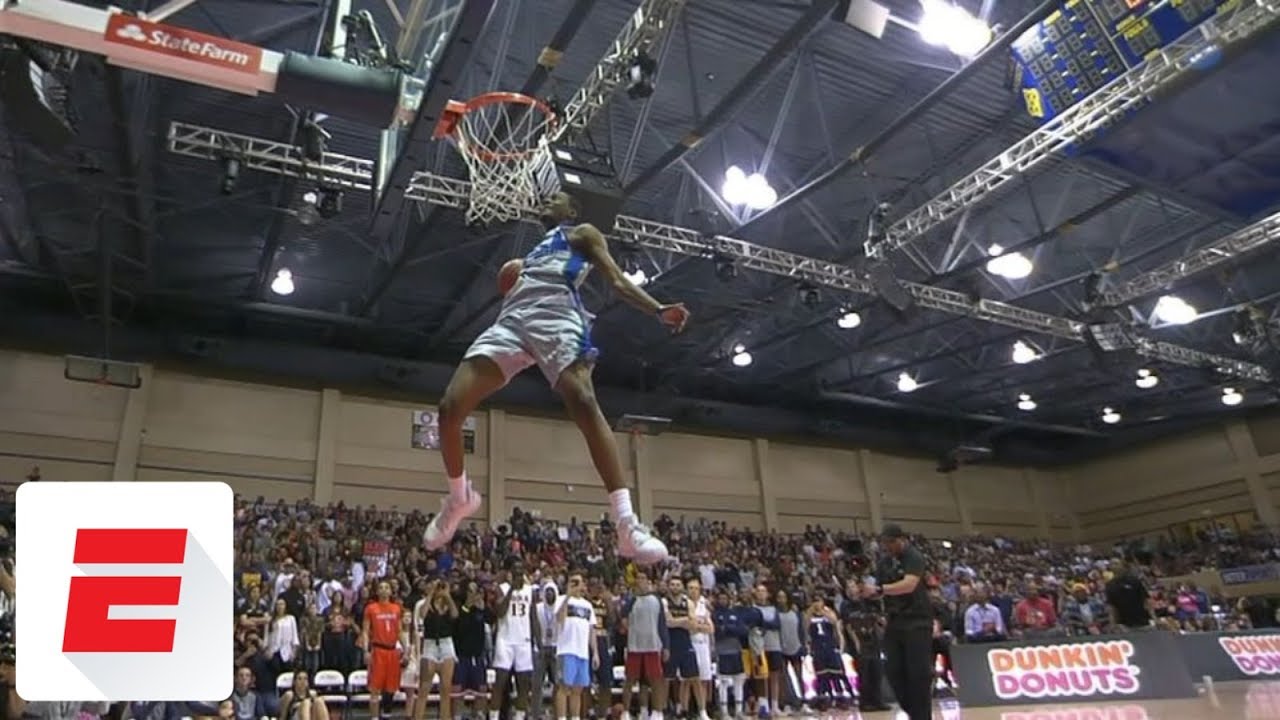 Texas A&M-CC player gets Nate Robinson out of his chair with Vince Carter-esque dunk | ESPN
