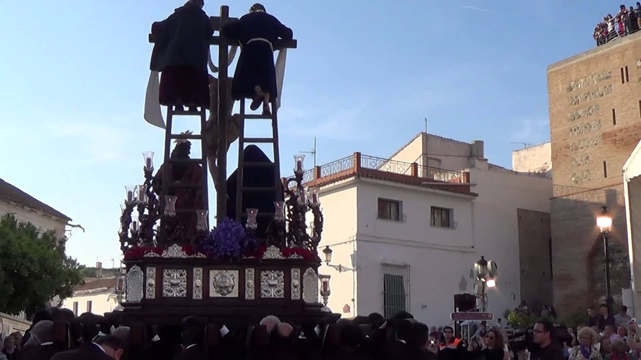 Salida del Cristo del Amor en su Sagrado Descendimiento 2014 (Vélez-Málaga)