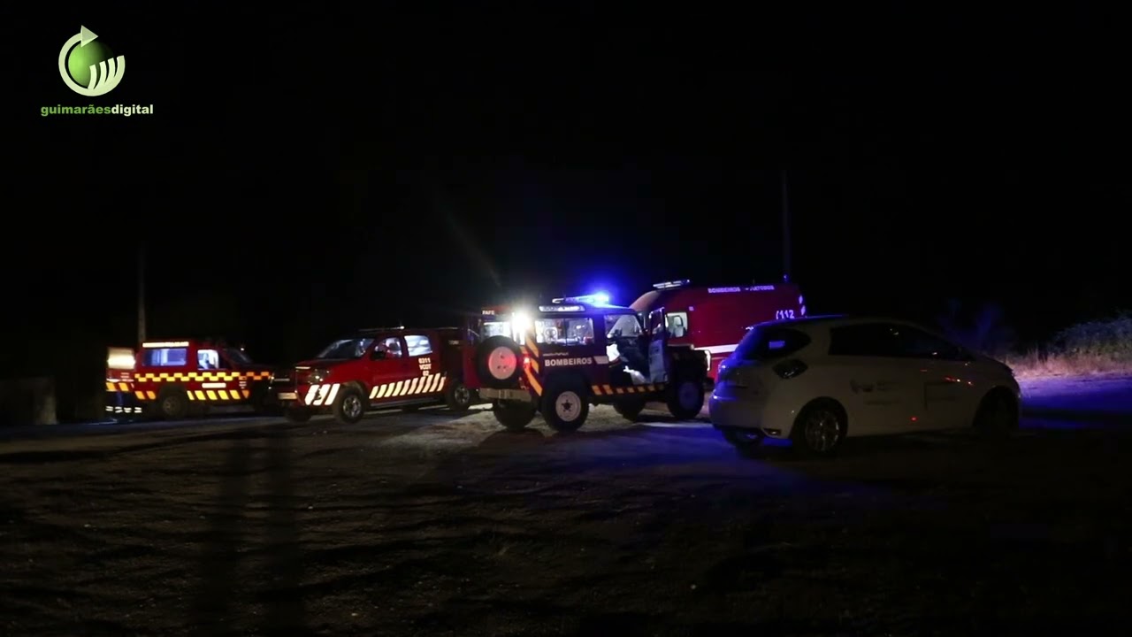 88 bombeiros de sete corporações combatem incêndio florestal em Guimarães