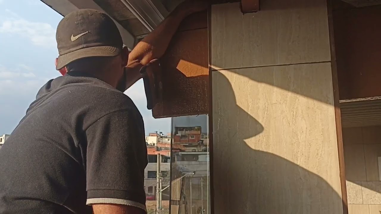 instalação de vidros fumê de 8 mm têmperado em uma sacada previlegiado.