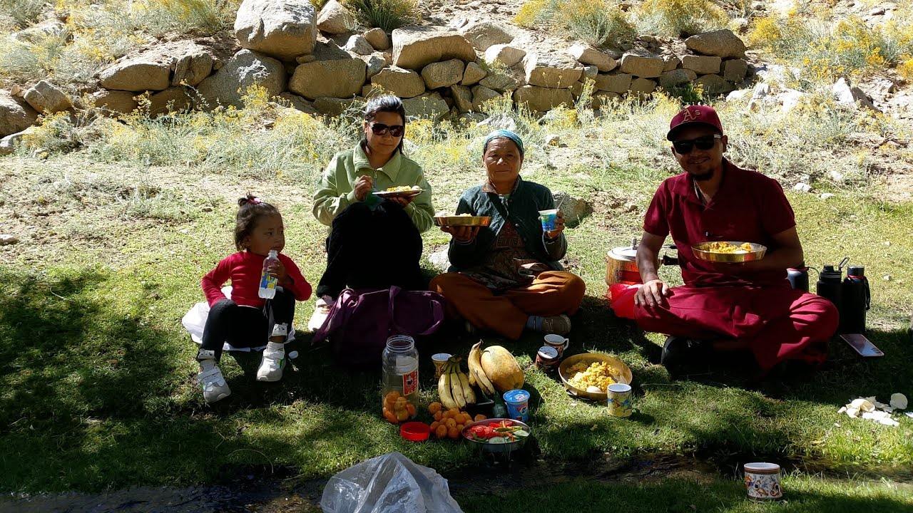 Igoo khaspang #withfamilyvlog #minipicnic 🧺🍒🍓