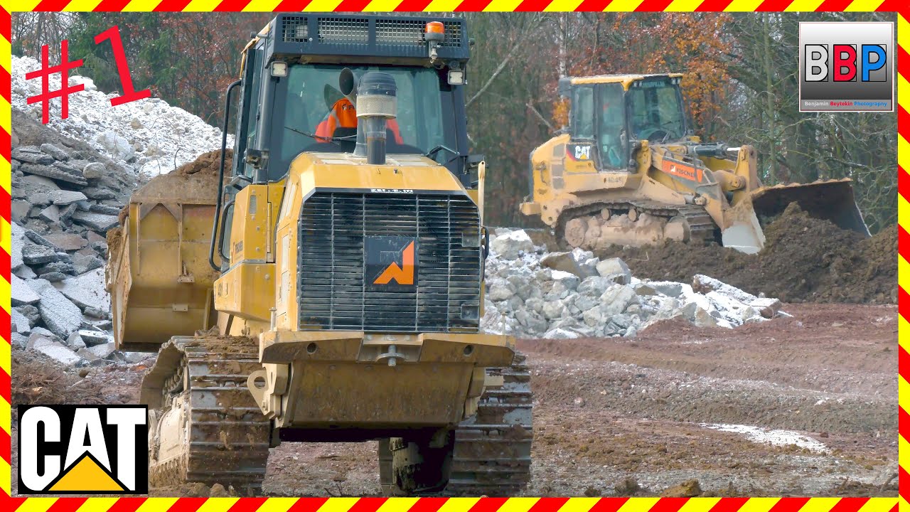 2x Caterpillar 963K Kettenlader im Erdbau, Holzgerlingen, Germany, 12.12.2022.