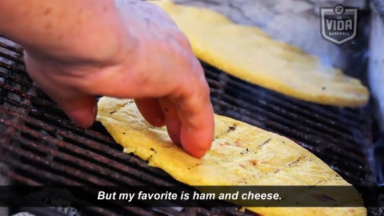 Latino Baseball Players Love Arepas | La Vida Baseball
