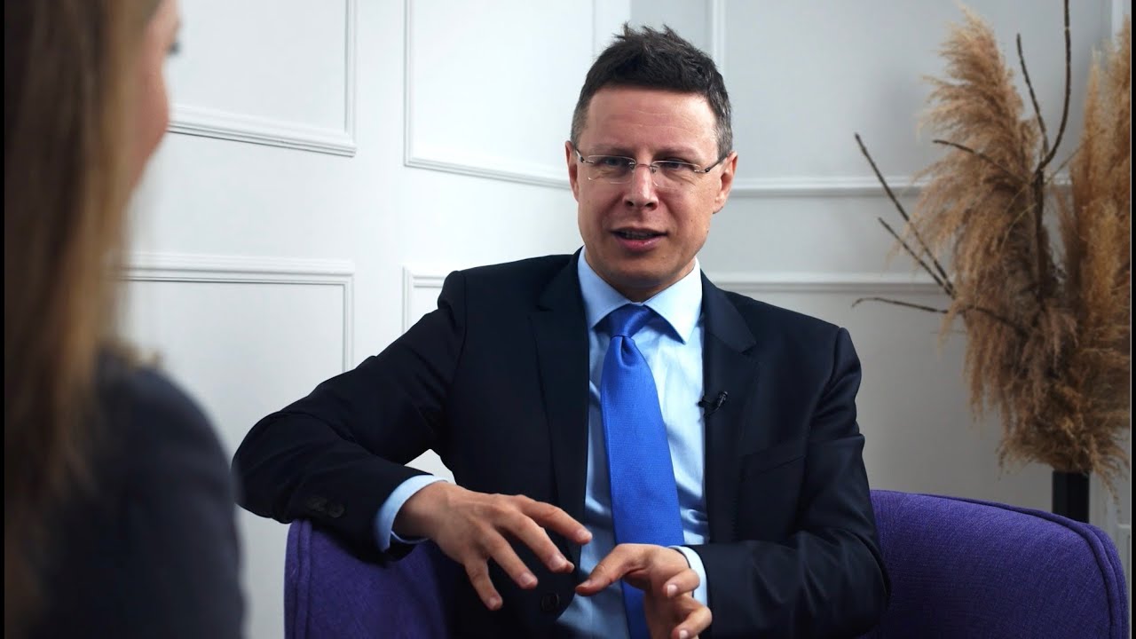 Wohlstand fördern: Leistung statt Eigentumssteuern - Café Julius mit Daniel Varro