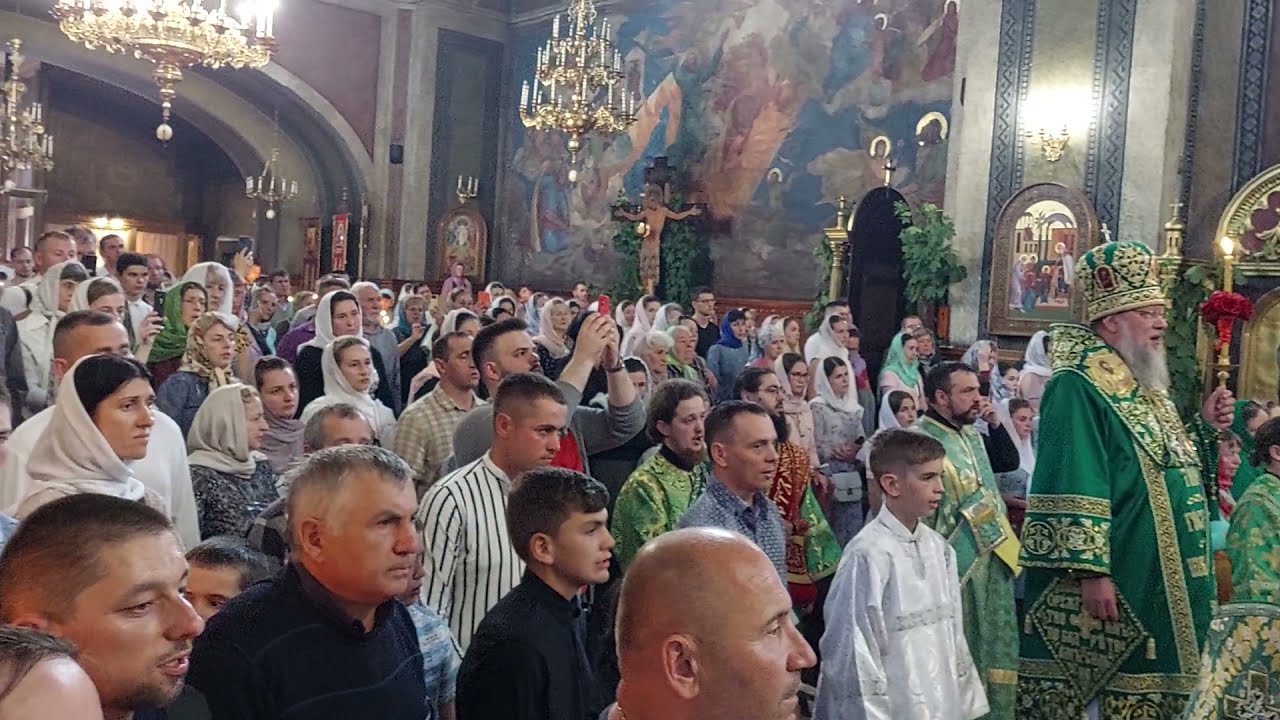 Вечерние Богослужение перед праздником Святого Духа. Кафедральный собор г. Черновцы
