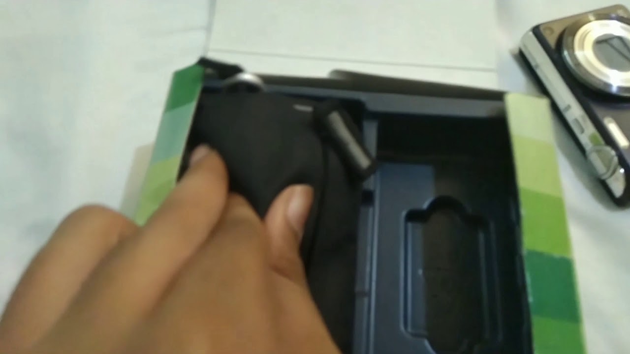 unboxing of camera pl210