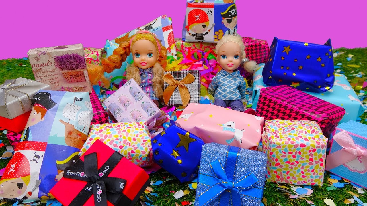 Elsa and Anna toddlers birthday party! Elsa's birthday, presents and cake