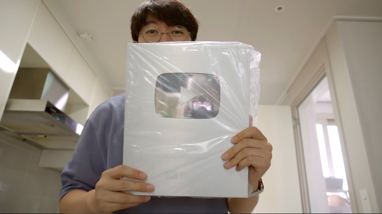 【VLOG】我把Youtube 10萬獎牌給埋了，會在2042年重新挖掘！feat. 時間膠囊 Apple Watch 索尼隨身空調 戰地2042 藍翔 ｜大耳朵TV