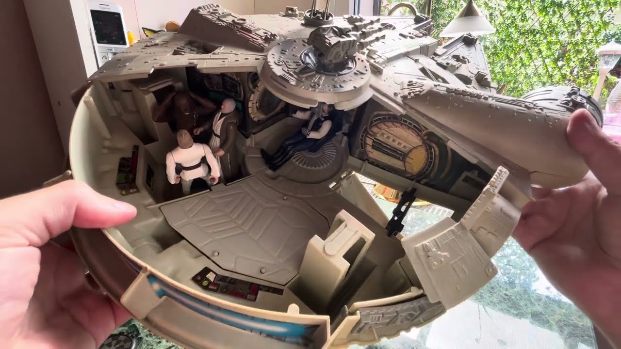 Star Wars Millennium Falcon Kenner vs POTF