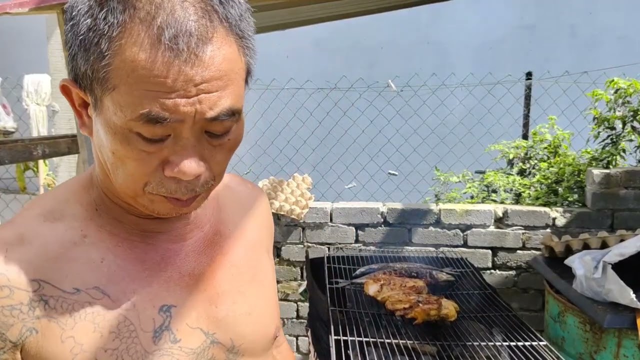  Panggang ayam dan ikan&kemas rumah pada hari cuti