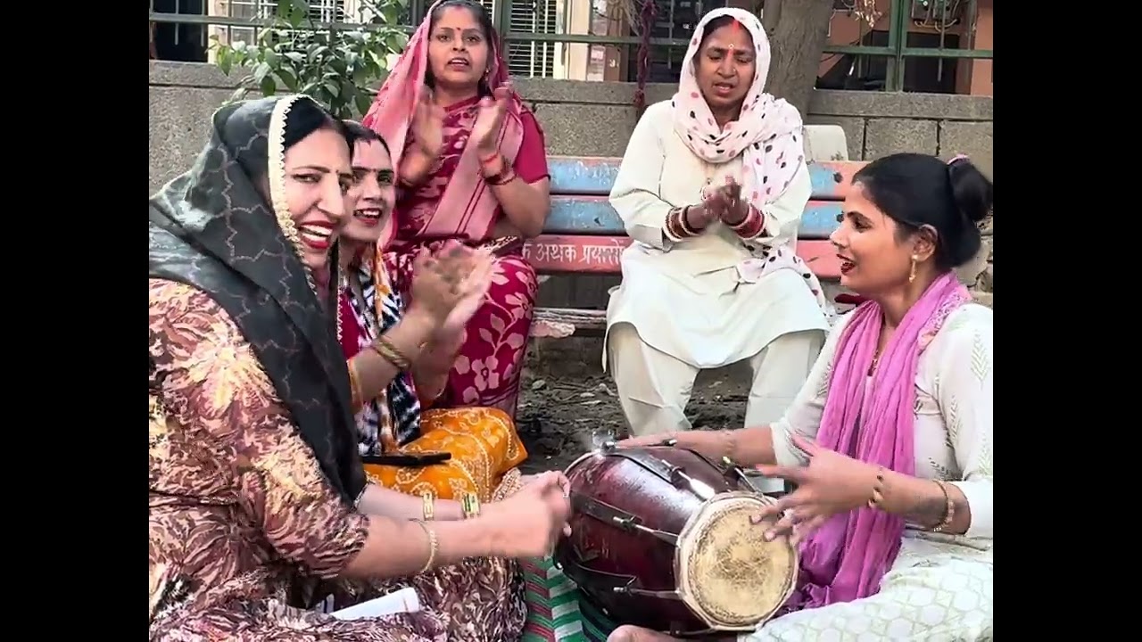 देहाती लोकगीत #मजाक से भरपूर 🤣😅गोल गोल छाती अपने मयके से लाई इन्हें दबावे डोले #lotpotdehatilokgeet 