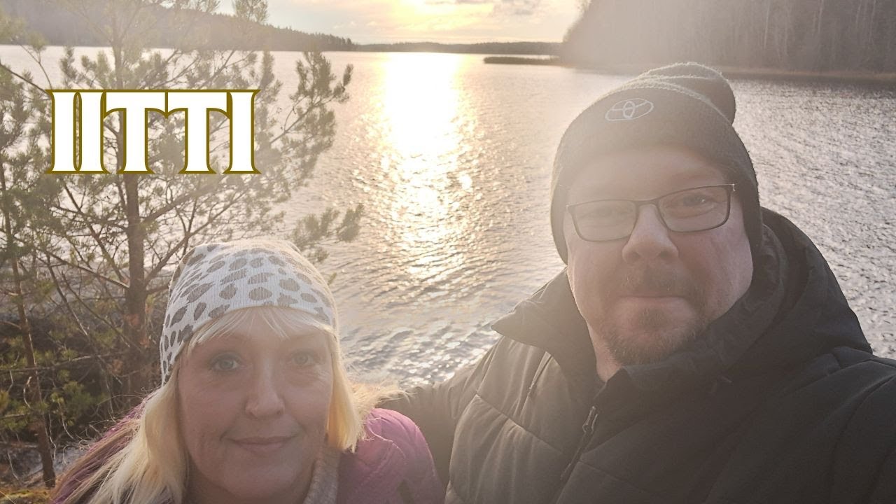 AURINKOA JA VUORELLE NOUSEMISTA IITIN MAISEMISSA