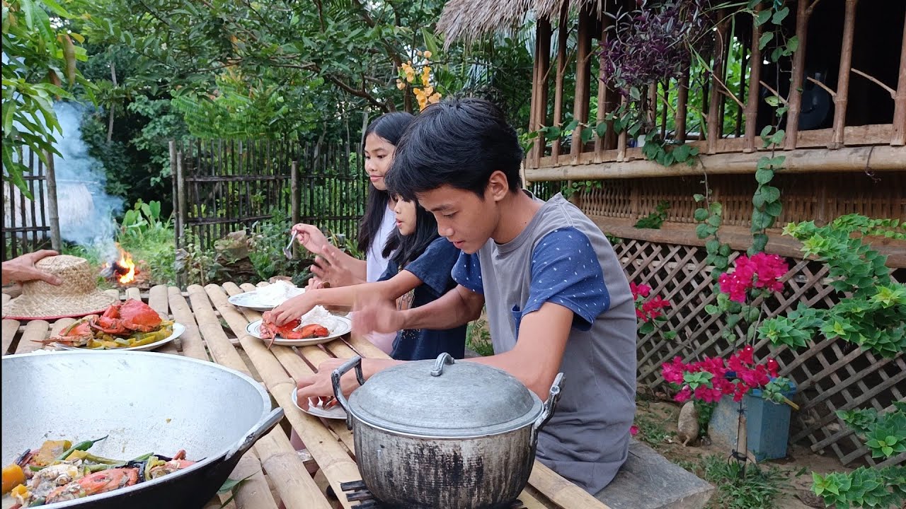 Home-Cooked Crab with Coconut | Family Meal in the Province