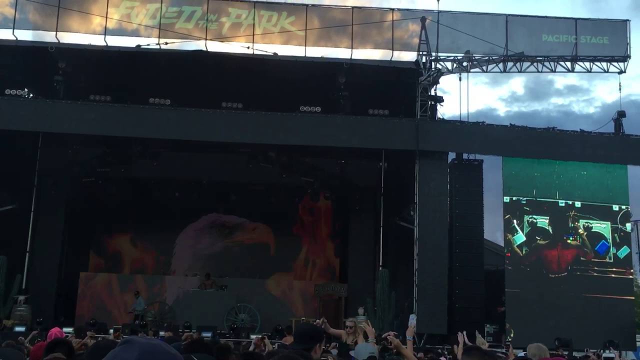Travis Scott previews a new track off of upcoming album @ Fvded In the Park July 3rd , 2016