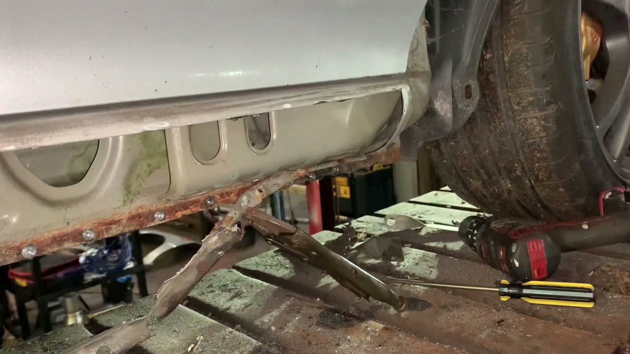 Subaru Impreza GC8 sill replacement part 1 cutting.