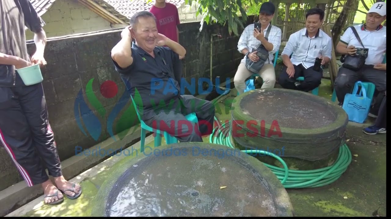 Prof.,Dr. Gembong memberikan edukasi bagaimana cara budidaya ternak lele  tidak berbau