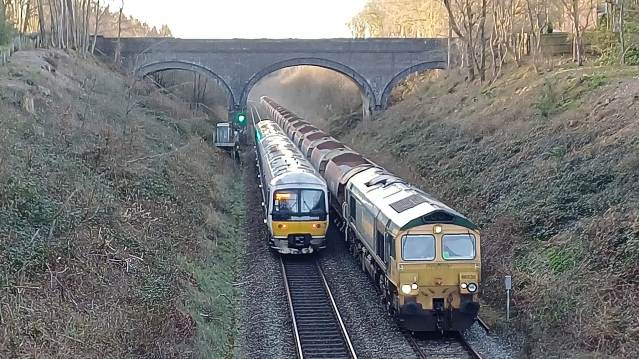 66539 and 66615 with a Jumbo Ballast Train on the Chiltern Main Line. 