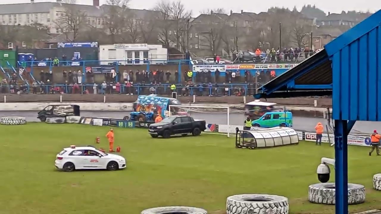 Cowdenbeath racewall van bangers heat 1 