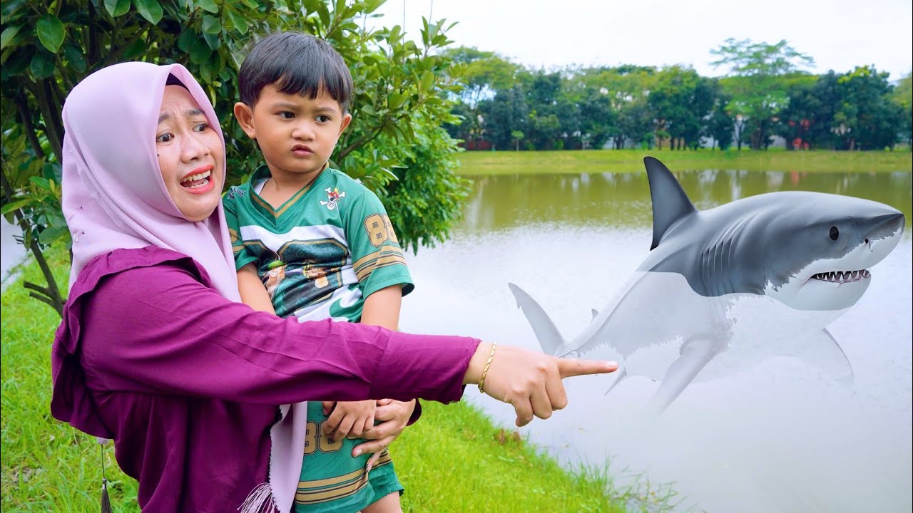 LIHAT IKAN HIU BESAR DI SUNGAI 😱 DEKAT TAMAN BERMAIN 