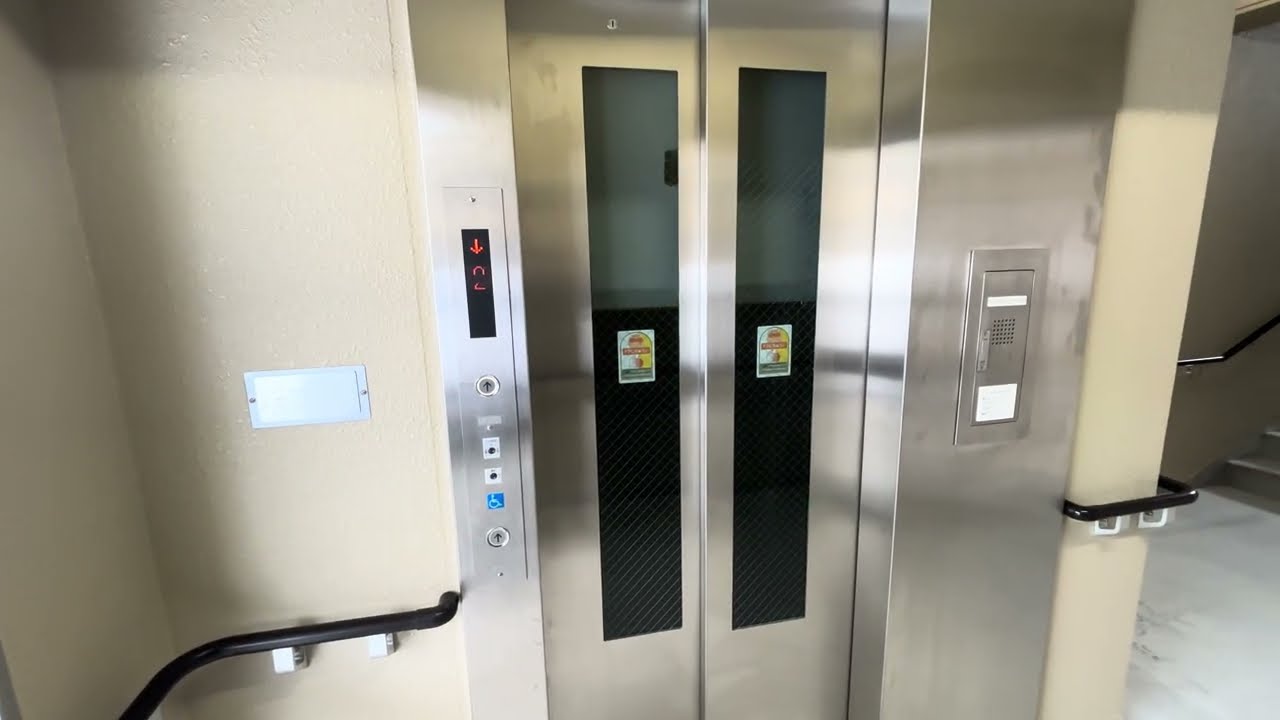 【珍メーカー】金沢市みどり団地 D-11棟 三精テクノロジーズ製エレベーター
