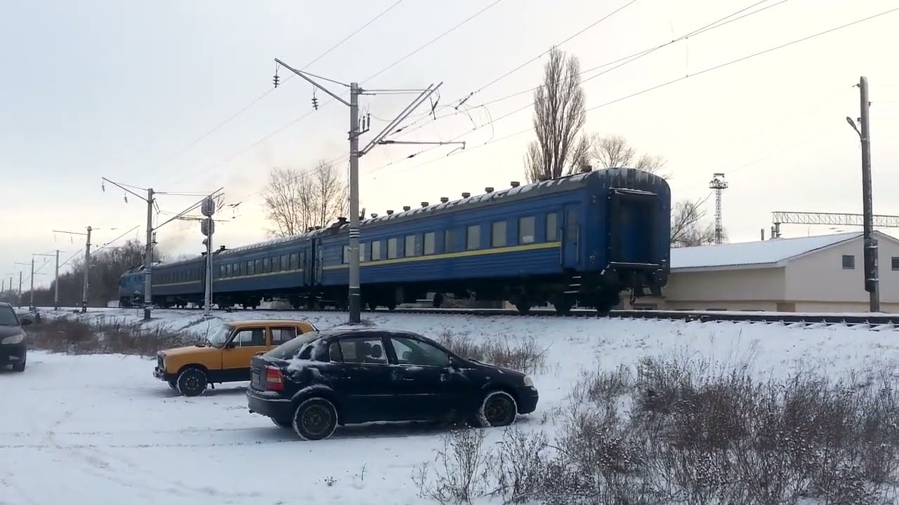 ТЭП150-004 с пригородным поездом Кременчуг - Ромодан