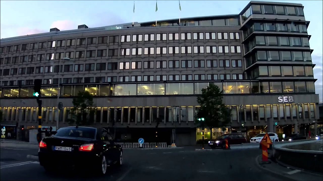 Gg  Driving in his  car in Stockholm in the evening ( 2015/06/16 )
