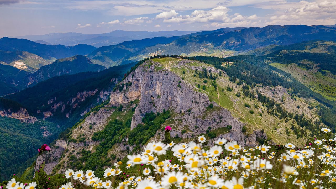 Гледки към връх Свети Илия и село Чала/Views towards Mount St. Ilia and the village of Chala