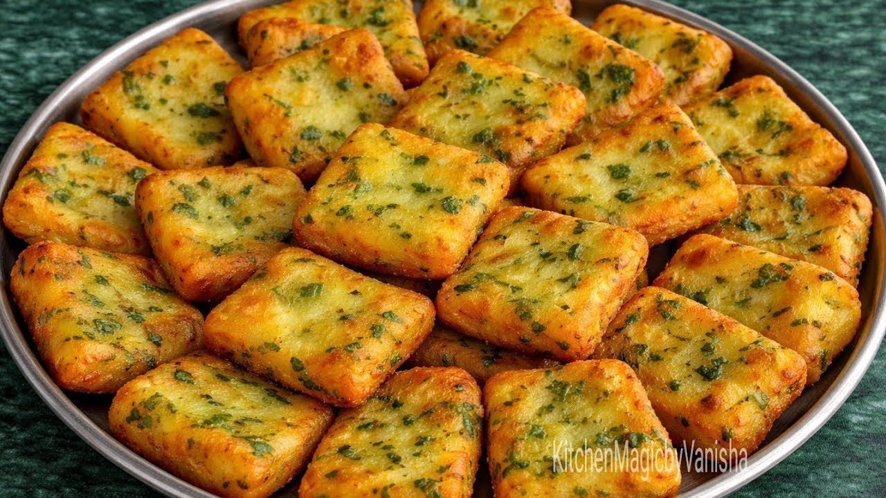 केवल  कच्चे आलू से बना गरमा गर्म कुरकुरा नाश्ता जो भी खाए खाता ही जाए। Crispy aloo ka nashta